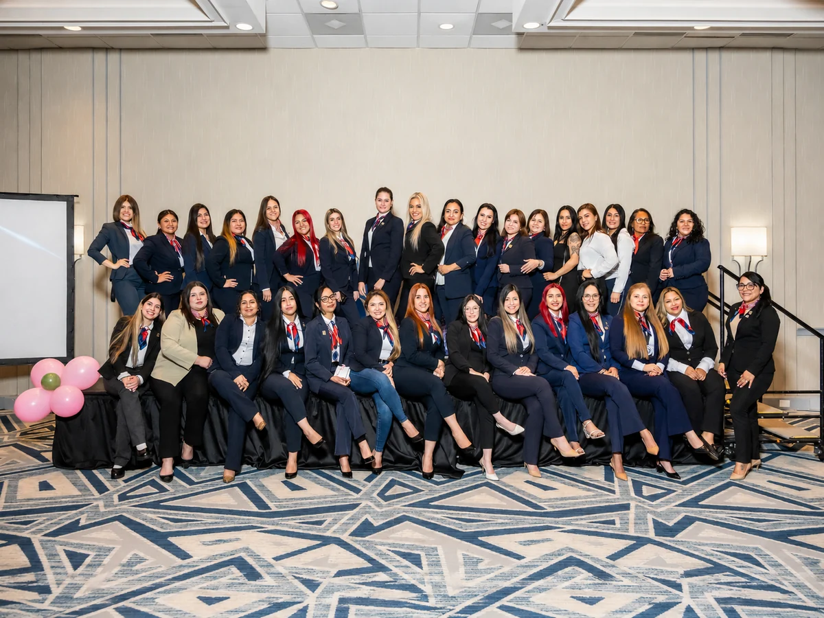 Miembros del equipo Giants Group reunidas en un evento